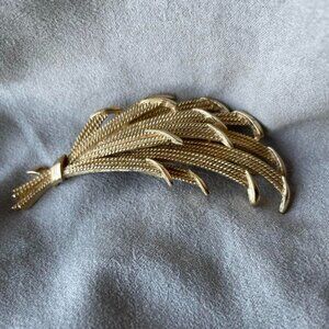 Crown Trifari Classic Vintage goldtone wheat brooch